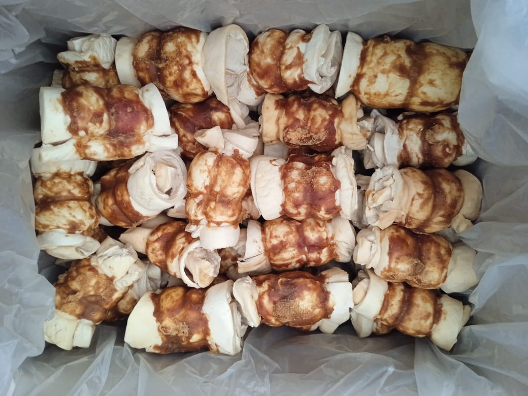 123 Treats Mini Beef Cheek Roll With Chicken 3-4" — Case of 80